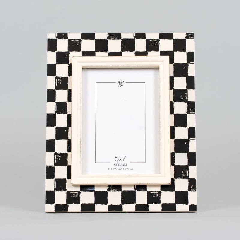 Black & White Checkered Frame {9x11}