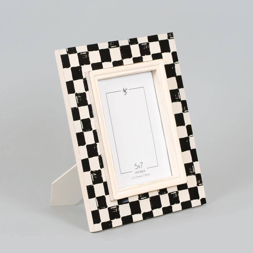 Black & White Checkered Frame {9x11}