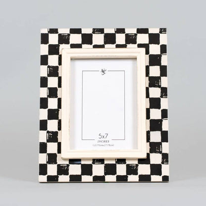 Black & White Checkered Frame {9x11}