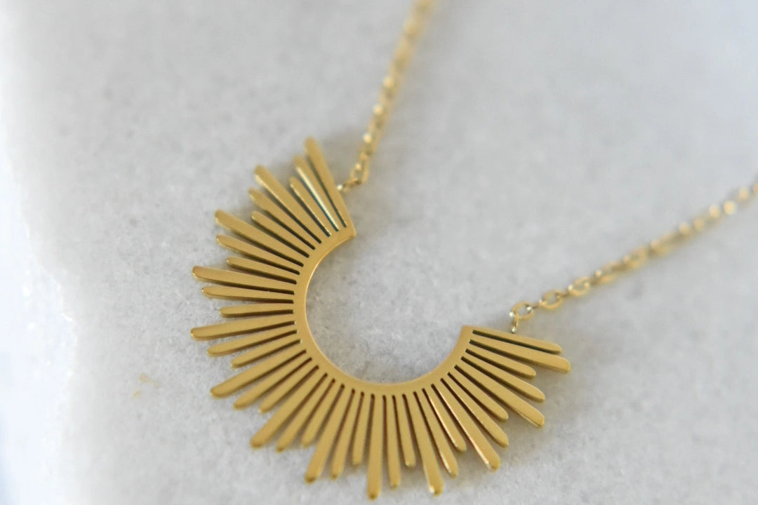 Tamara Dainty Necklace with Starburst