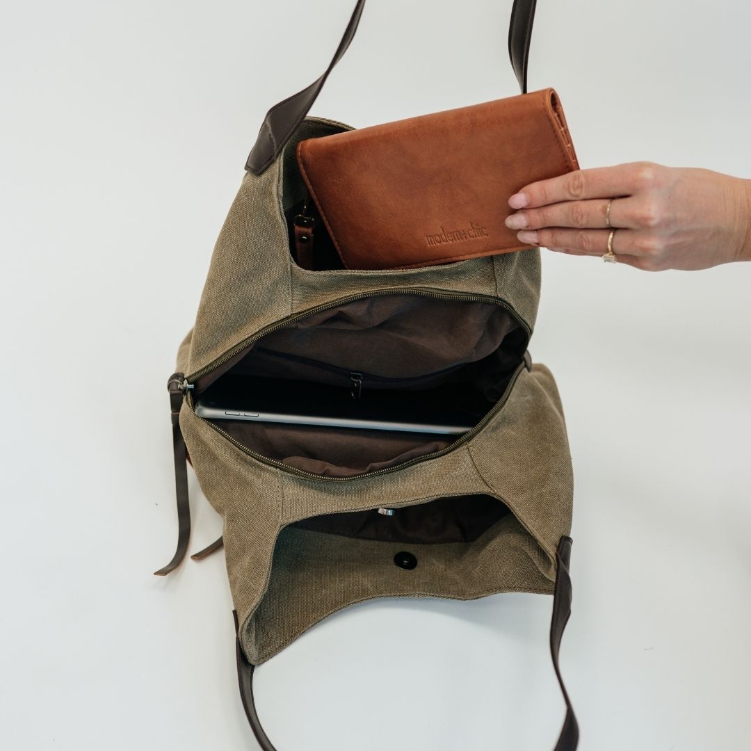 Anniston Canvas Hobo Bag {Green}